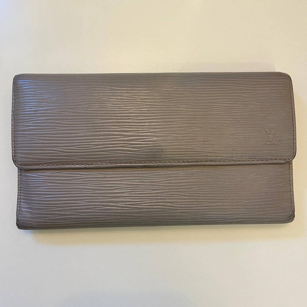 LOUIS VUITTON long wallet Epi Leather (light grey)